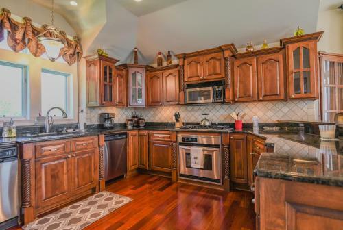 Large Home On Private Peninsula With Hot Tub + Sauna! Home
