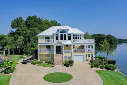 Large Home On Private Peninsula With Hot Tub + Sauna! Home