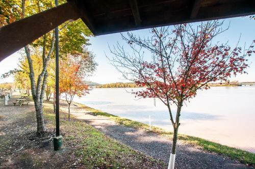 Coosa Cottage At River Rocks Landing Bungalow