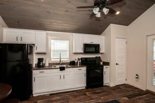 Sunset Cottage, River Rocks Landing With 3 Pools! Bungalow