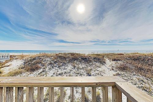 Beachside ?daydream Hideaway? W/ Vast Gulf Views Home