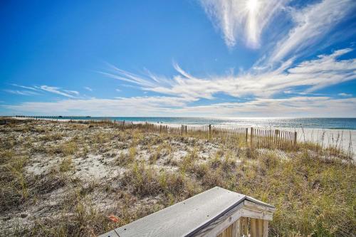 Apartamento Bright Gulf Shores Beachfront Condo With Pool Access