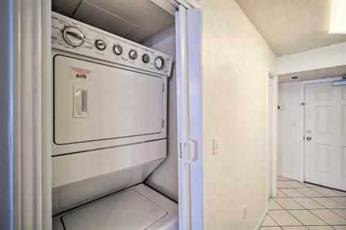 Apartamento Cozy Beachfront Escape With Pool And Gulf Access!