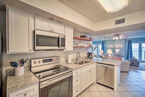 Apartamento Cozy Beachfront Escape With Pool And Gulf Access!