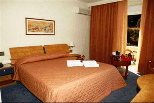 Crithoni's Paradise Hotel