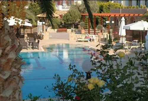 Crithoni's Paradise Hotel