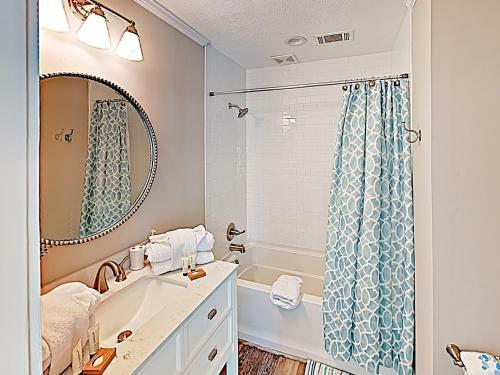New Listing! Coastal Remodel ? Near Bay Home