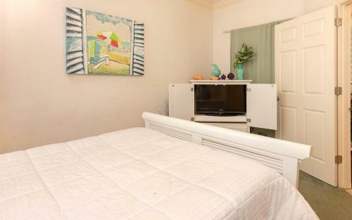 Hotel Phoenix On The Bay 2 By Brett Robinson Vacations