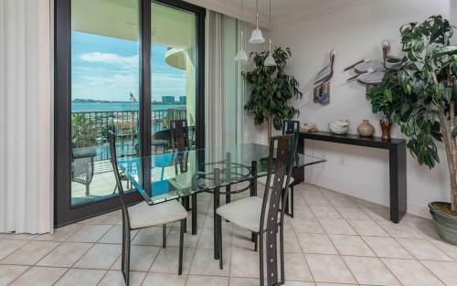 Hotel Phoenix On The Bay 2 By Brett Robinson Vacations