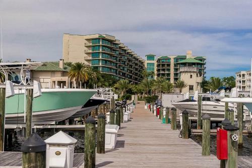 Hotel Phoenix On The Bay 2 By Brett Robinson Vacations