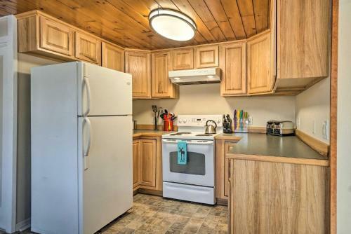 Peaceful Mountain-view Home - Walk To Kenai Lake!