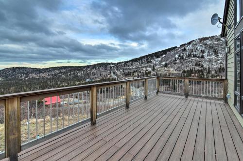 Modern Anchorage Home With Stunning Mtn Views!