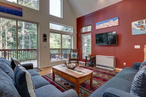 Hanging Glacier Chalet