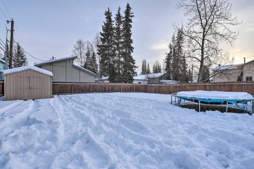 Cozy Anchorage Escape With Deck, Fire Pit And Bbq