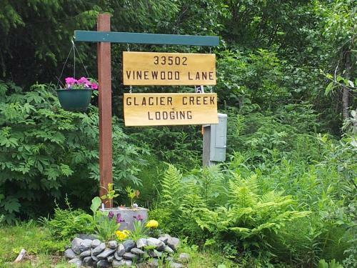 Bed & Breakfast Glacier Creek Lodging