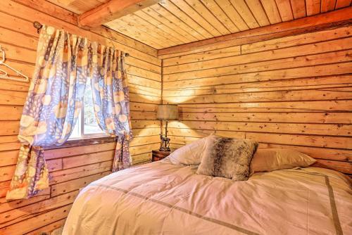 Cozy Kenai Riverfront Cabin Fishing Paradise