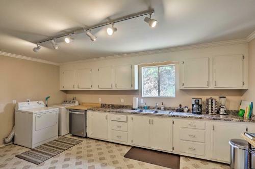 Bisbee House With Private Yard, Parking, Grill!