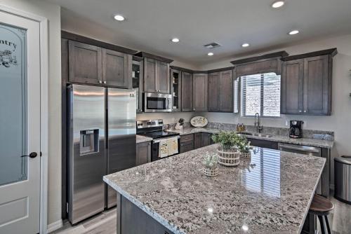 Luxe 2020 Home With Ohv Access, 5 Mi To Lake Mohave!