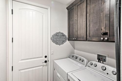 Luxe 2020 Home With Ohv Access, 5 Mi To Lake Mohave!