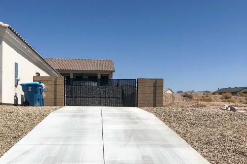 Luxe 2020 Home With Ohv Access, 5 Mi To Lake Mohave!
