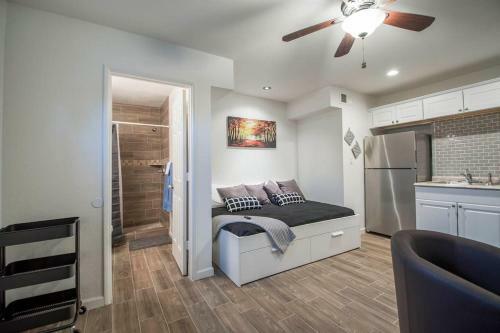 34b- Modern Studio Condo Heated Pool And Dog Park