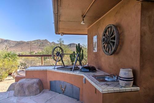 Luxe Ranch Refuge With Rooftop Patio And Mtn View