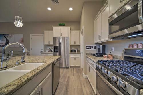Rio Paseo Retreat With Private Patio And Pool Access!