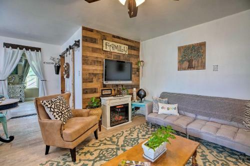 Tolleson Cottage On 1 Acre, 2 Miles To Ism Raceway