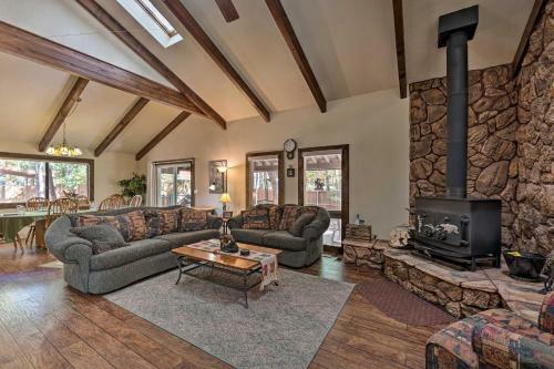 Spacious Pinetop Cabin - 7 Miles To Show Low!