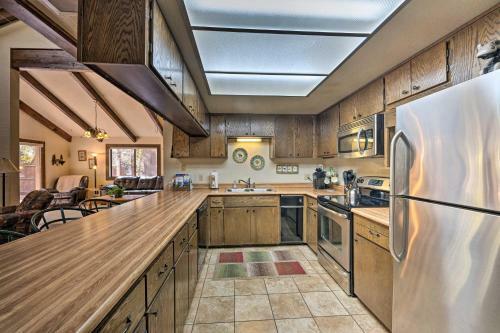 Spacious Pinetop Cabin - 7 Miles To Show Low!