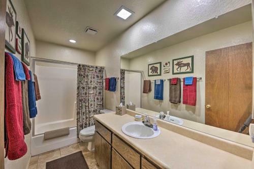Spacious Pinetop Cabin - 7 Miles To Show Low!