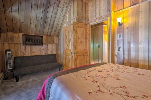 Woodsy Pinetop Cabin - Hike, Golf And Paddle!