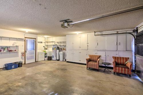 Private Oasis With Pool And Views, 2 Mi To Lake Havasu!