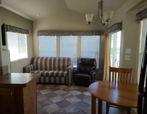Mesa Spirit Park Model Premium 3 - Entire Home 55 Plus Community
