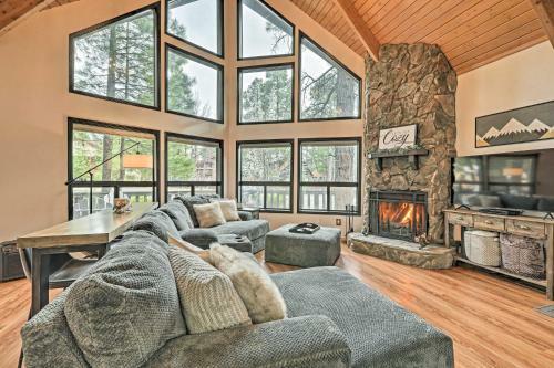 Animal Hill Retreat With Deck And Fire Pit!