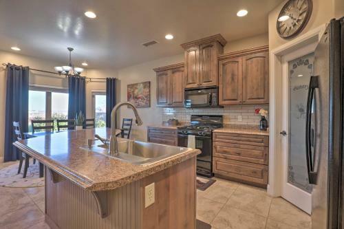 Horseshoe Bend Retreat With Fire Pit, Patio And Mtn Views