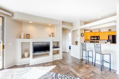Vistoso Condo #218c