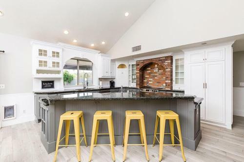 Everett Street Retreat