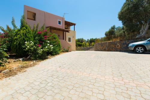Maroulas Villas Ioanna & Stavros, Stunning Views!