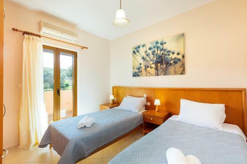 Maroulas Villas Ioanna & Stavros, Stunning Views!