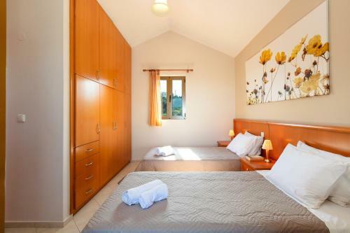Maroulas Villas Ioanna & Stavros, Stunning Views!