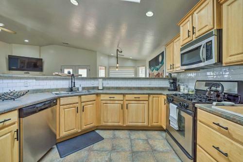 Modern Retreat With View, 9 Mi To Wahweap Beach