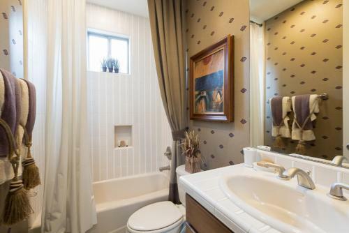 All-suite Home Located In North Phoenix Home