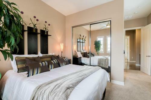 All-suite Home Located In North Phoenix Home