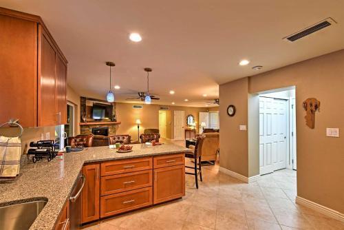 Phoenix House With Patio - 1 Block To Public Transit!