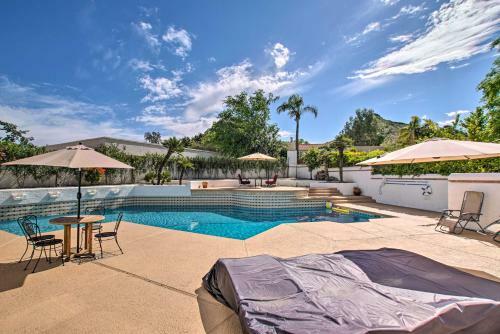 Trendy Phoenix Home With Pool - Walk To Lookout Mtn!