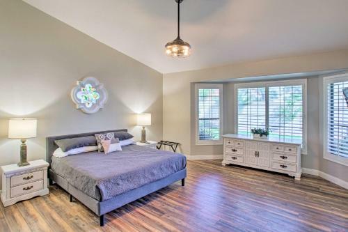 Trendy Phoenix Home With Pool - Walk To Lookout Mtn!