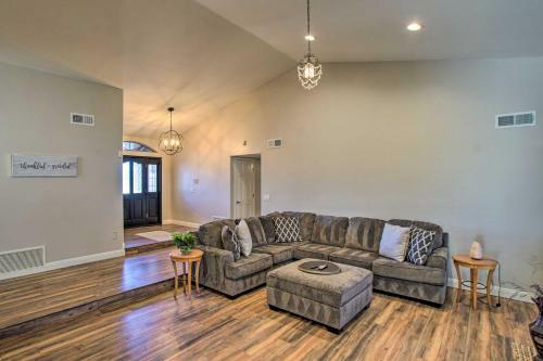 Trendy Phoenix Home With Pool - Walk To Lookout Mtn!