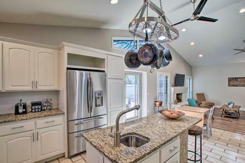Trendy Phoenix Home With Pool - Walk To Lookout Mtn!
