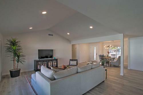 Spacious And Modern Home Less Than 6 Mi To Lookout Mountain!